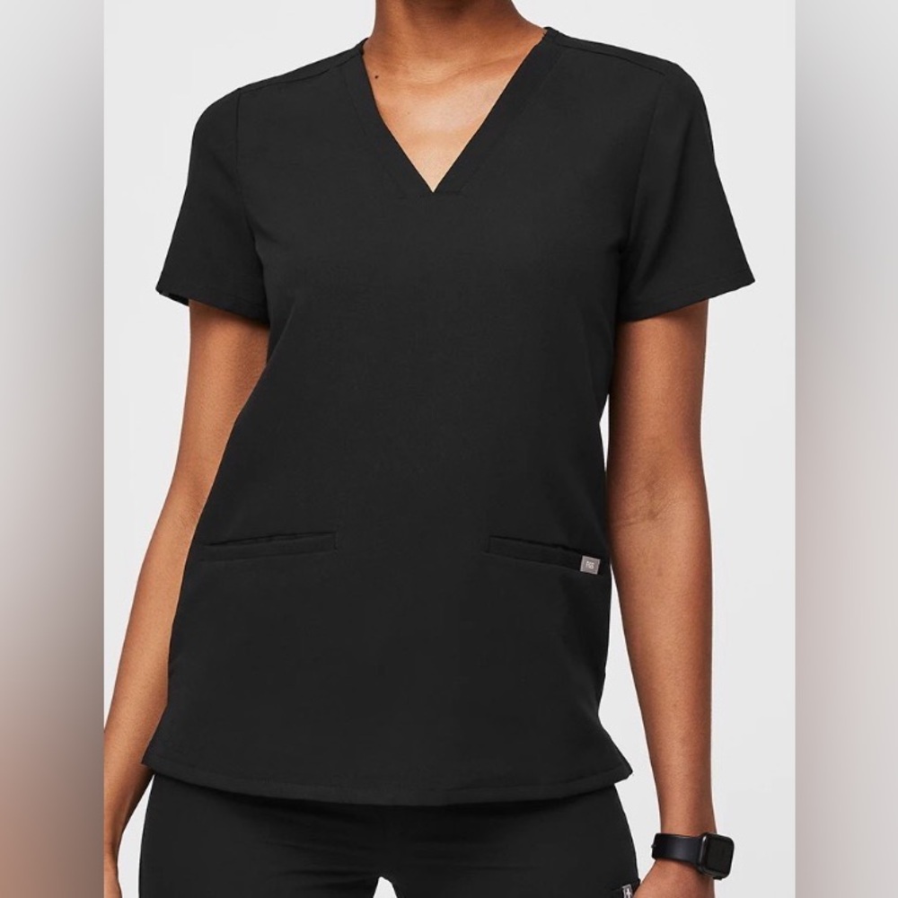 🎉Figs Casma Three-Pocket Scrub Top!